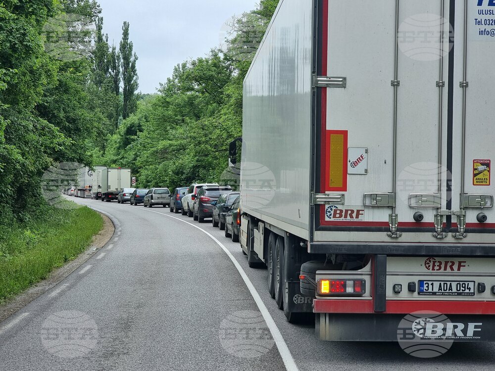 Спира се движението на тежкотоварни камиони над 12 тона през прохода Петрохан
