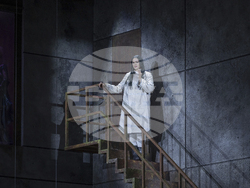 Davidsen-Salome Debut