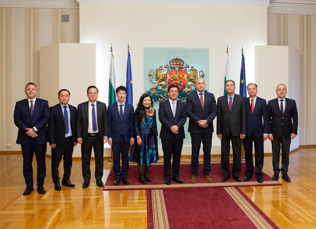 Президентство: България и Виетнам ще работят за последващо задълбочаване на двустранния икономически обмен и взаимните инвестиции