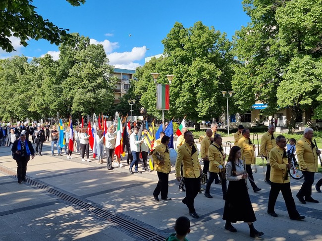 За втори път Перник домакинства годишния форум на Федерацията на европейските карнавални градове, започнал с шествие днес