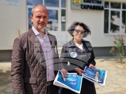 Снимка: Пресцентър "Демократична България" - Антоанета Цонева в с. Скравена 