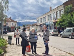 Снимка: Пресцентър "Демократична България" - Антоанета Цонева в с. Скравена 