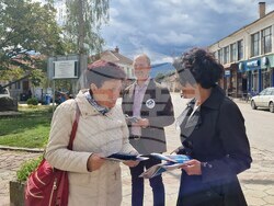 Снимка: Пресцентър "Демократична България" - Антоанета Цонева в с. Скравена 