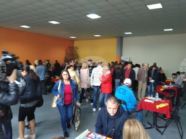 Близо 150 души участваха в проведената днес трудова борса в Перник