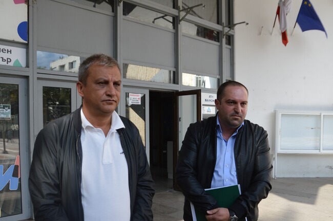 Кметът Илко Стоянов: Напрежението сред обществото заради безстопанствените животни ескалира. При съвместна акция с ОД МВР и ОДБХ установихме депо за разпространение на кучета, управлявано от Бойко Гренцке