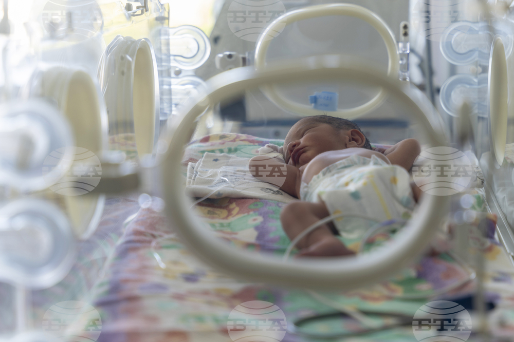 Момче и две момичета са първите бебета в болницата в Шумен за 2025 г. 