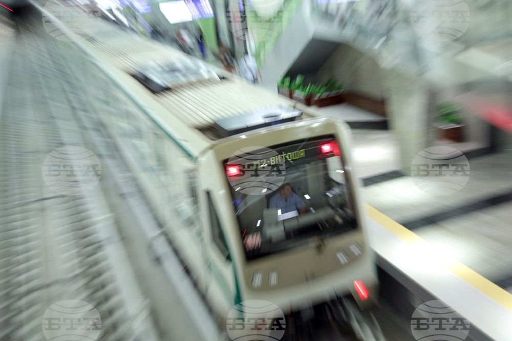 Заради слязъл пътник на релсите за час беше спряно част от движението на метрото