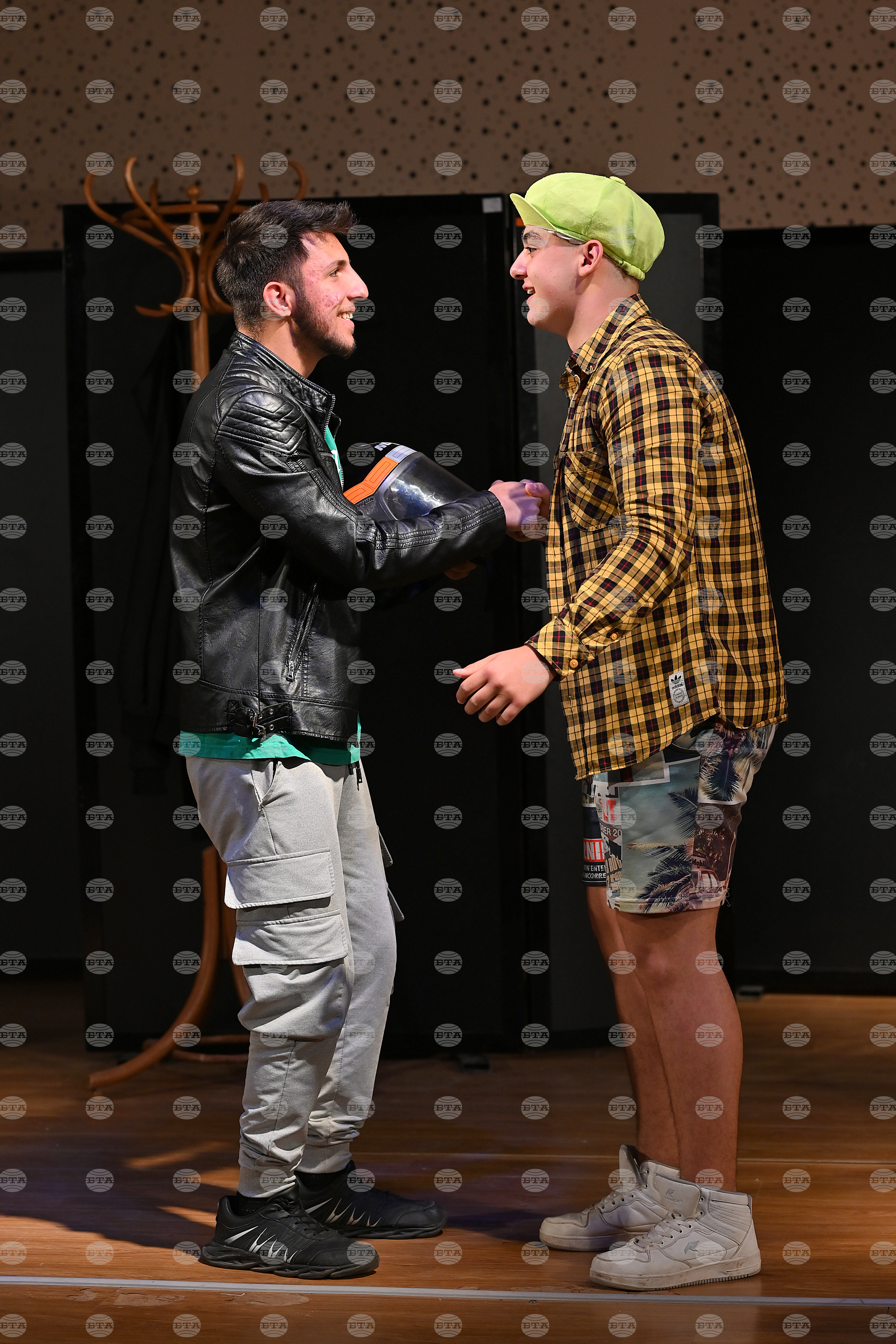 Вършец - театър - „Щастливо хванати в мрежата“