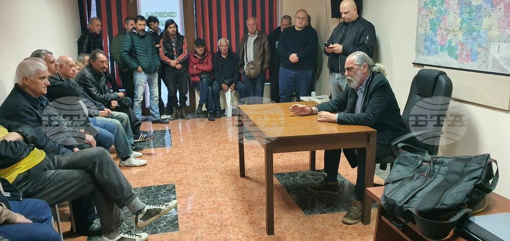 Водачът на листата на ВМРО - БНД за Добрич Андрей Слабаков се срещна със симпатизанти и пчелари от региона