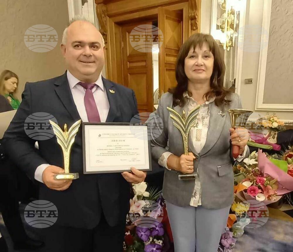 Двама педагози от Ловеч с награда от конкурса на СБУ „Учител на годината“