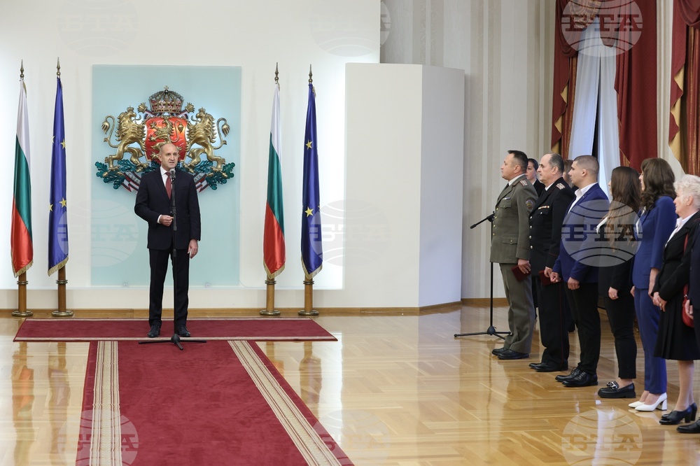 Румен Радев - висше офицерско звание „бригаден генерал“ - удостояване