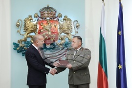 Румен Радев - висше офицерско звание „бригаден генерал“ - удостояване