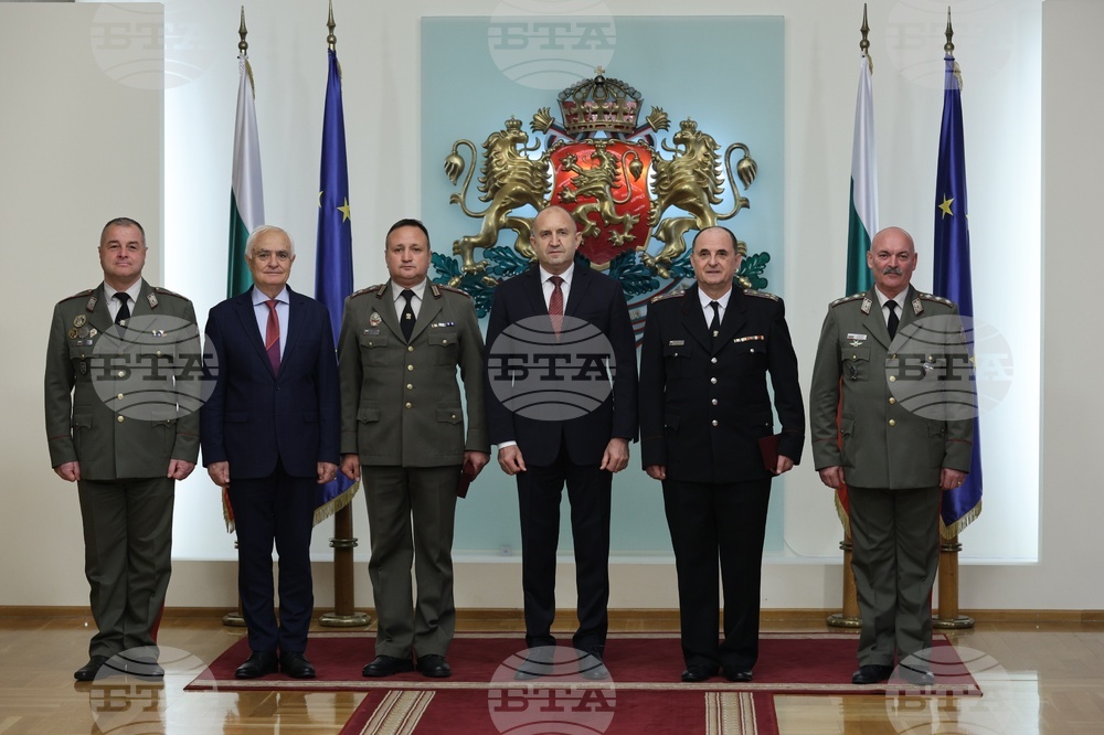 Румен Радев - висше офицерско звание „бригаден генерал“ - удостояване