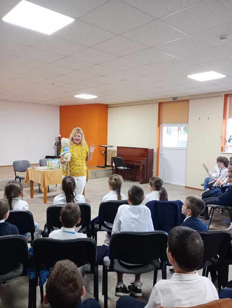 НЧ „Добри Войников-1856“ – Шумен: Откъде идват живите дрехи