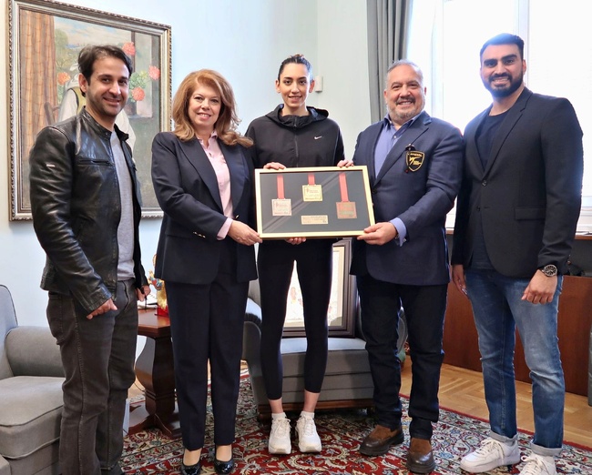 Вицепрезидентът Йотова се срещна с европейския шампион по таекуондо иранката Кимия Ализаде, която се състезава под български флаг