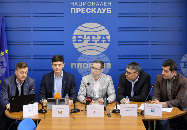 Национален пресклуб на БТА-Пловдив - Сдружение за модерна търговия - пресконференция