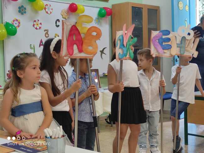 „Празник на буквите“ и „Арттерапия” с Елена Нури се състояха в Българското неделно училище „Васил Левски” в Дали