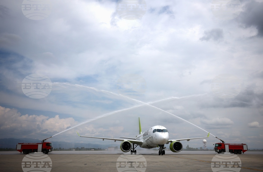 Летище София - авиокомпания „Еър Балтик“ (airBaltic) - самолет