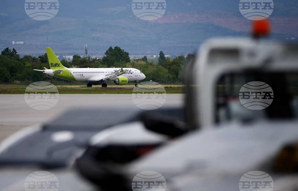 Летище София - авиокомпания „Еър Балтик“ (airBaltic) - самолет
