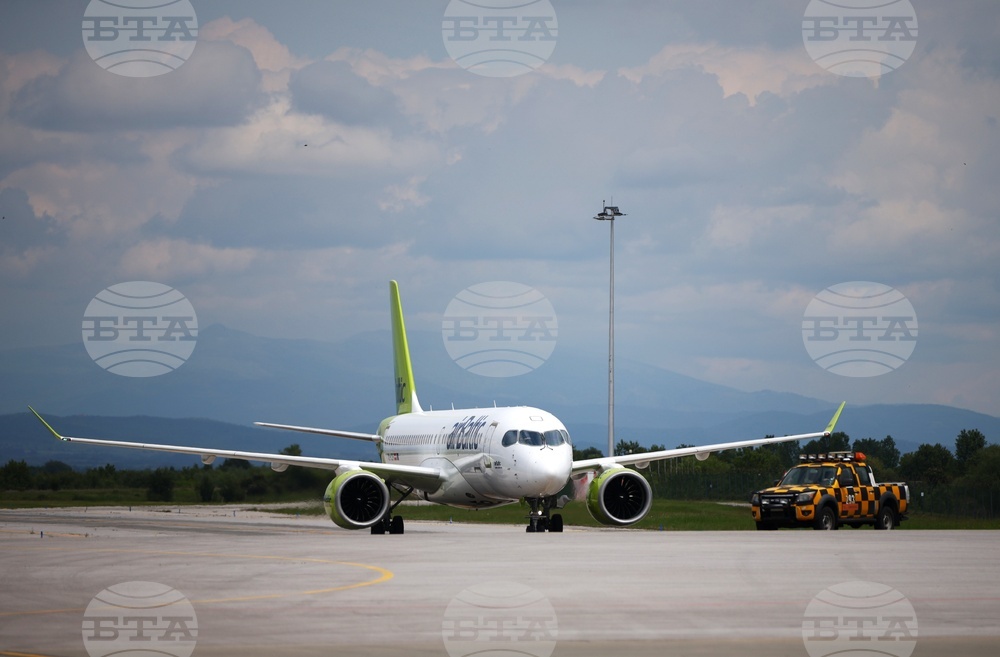  Летище София - авиокомпания „Еър Балтик“ (airBaltic) - самолет