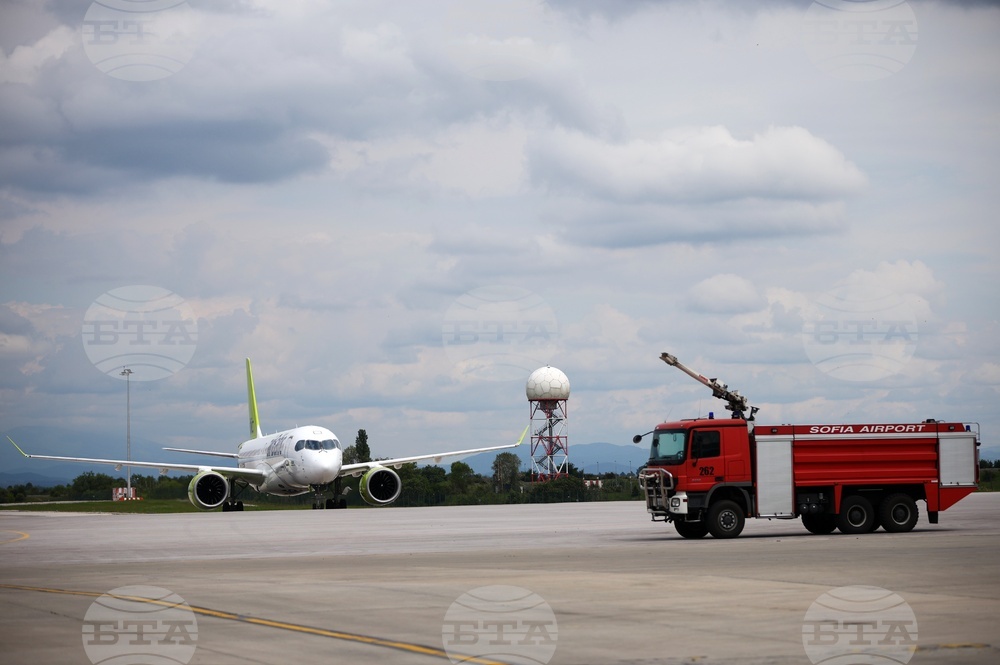 Летище София - авиокомпания „Еър Балтик“ (airBaltic) - самолет
