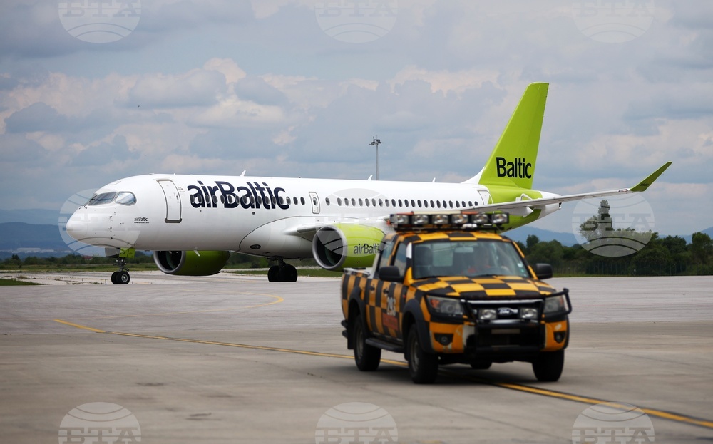 Летище София - авиокомпания „Еър Балтик“ (airBaltic) - самолет