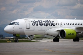 Летище София - авиокомпания „Еър Балтик“ (airBaltic) - самолет