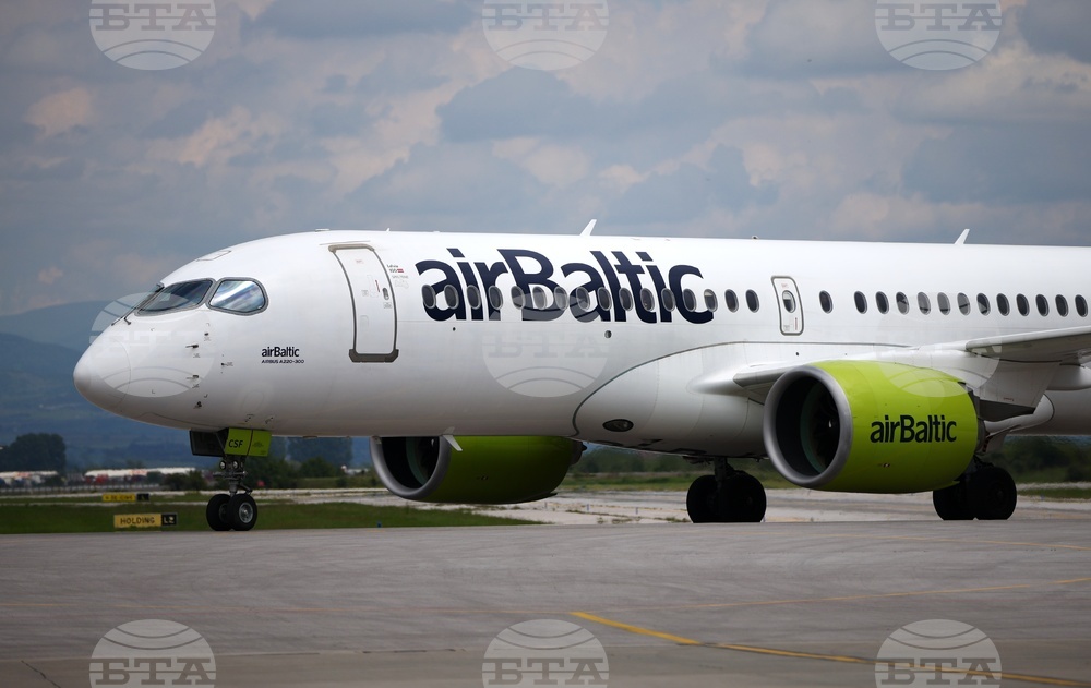  Летище София - авиокомпания „Еър Балтик“ (airBaltic) - самолет