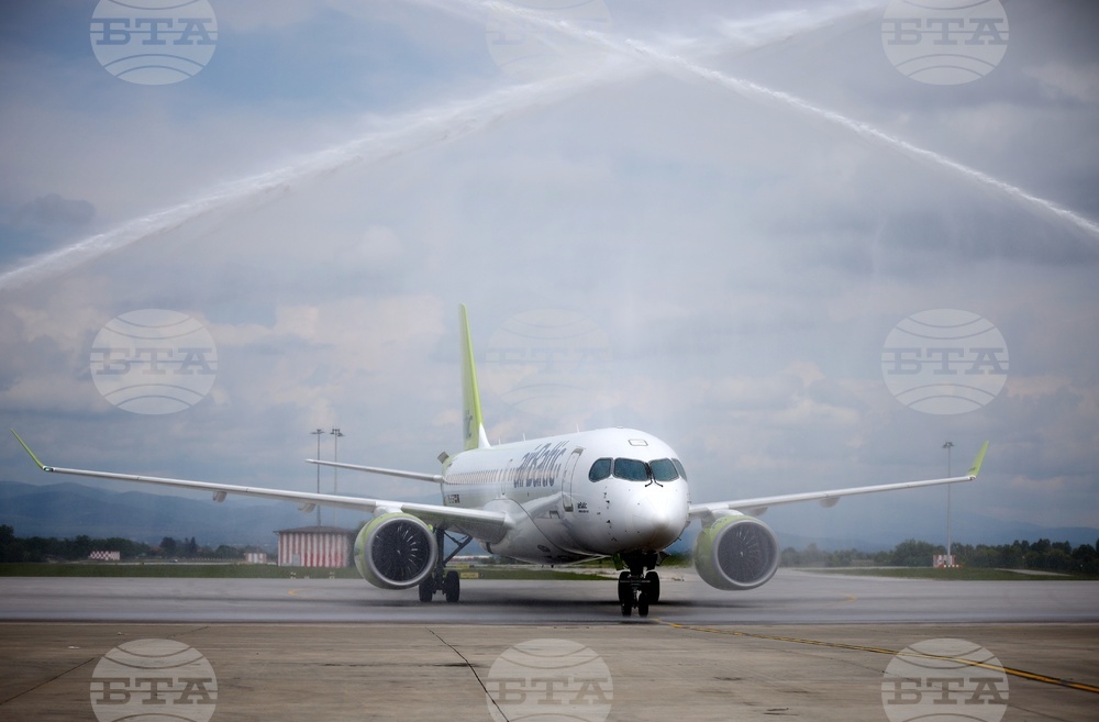 Летище София - авиокомпания „Еър Балтик“ (airBaltic) - самолет