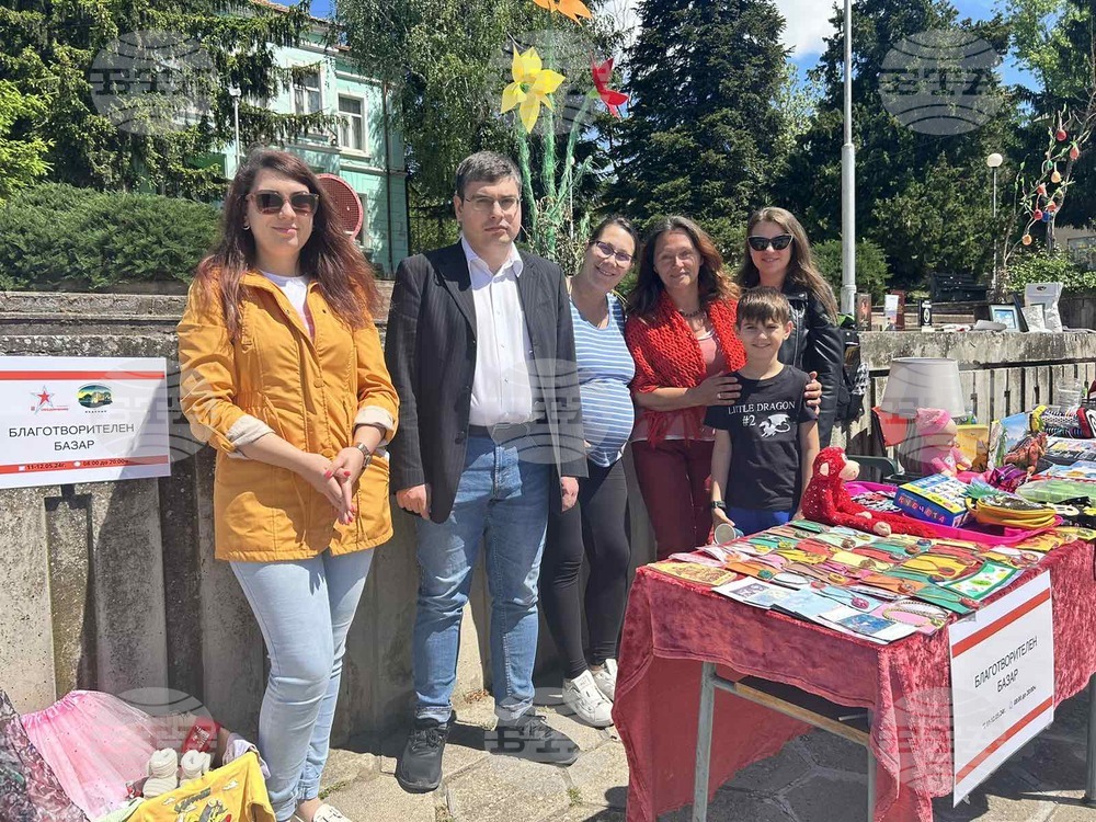 Младежите от БСП помогнаха с благотворителен базар за изграждане на беседка във Великотърновско