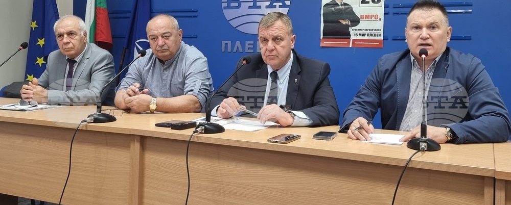 За три години България влезе в икономическа, политическа, конституционна и демографска криза, каза Красимир Каракачанов