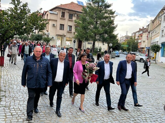 Нинова в Гоце Делчев: Нека покажем, че сме независим народ, който държи съдбата си в свои ръце     