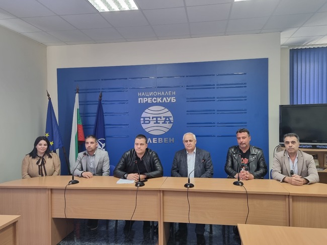 Пресконференция за представяне на листата с кандидати за народни представители на партия "Има такъв народ" в Плевен