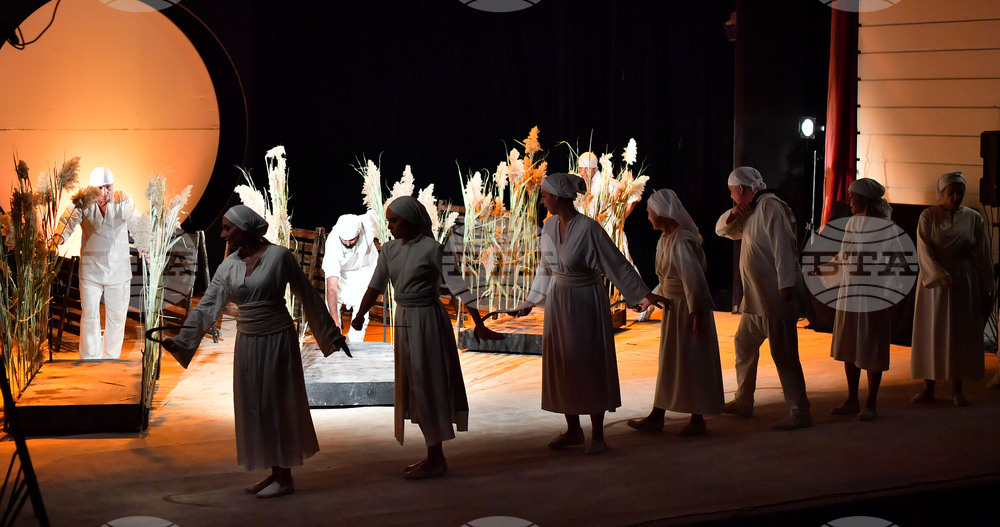 Исперих - театрална постановка - „Щъркелите на Делиормана“