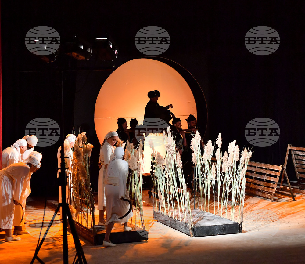 Исперих - театрална постановка - „Щъркелите на Делиормана“