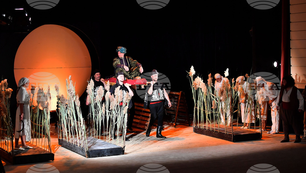 Исперих - театрална постановка - „Щъркелите на Делиормана“