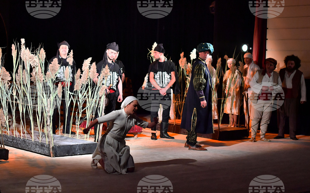 Исперих - театрална постановка - „Щъркелите на Делиормана“