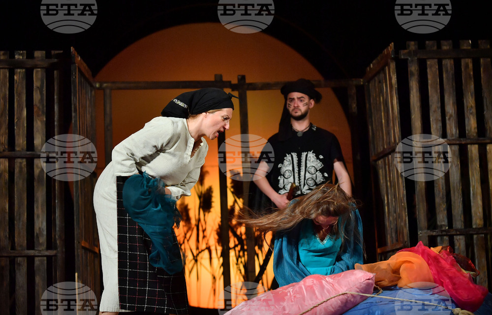 Исперих - театрална постановка - „Щъркелите на Делиормана“