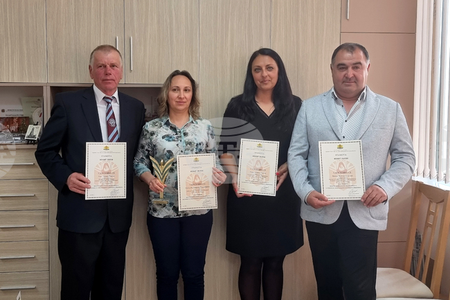 Разград - почетни отличия - педагози
