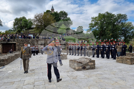 Велико Търново - Независимост - поднасяне на цветя- шествие
