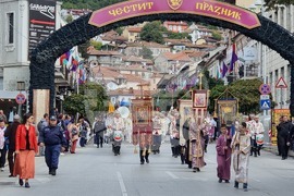 Велико Търново - Независимост - поднасяне на цветя- шествие