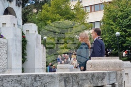 Велико Търново - Независимост - поднасяне на цветя - шествие