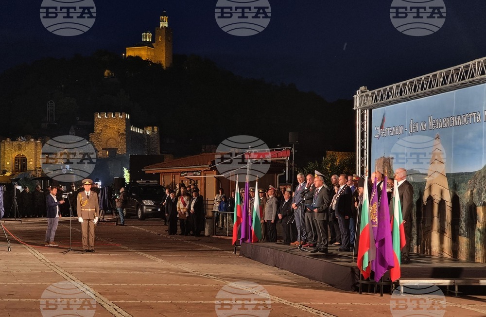 Independence Day Celebrations in Veliko Tarnovo End with Military Tattoo and Fireworks Display
