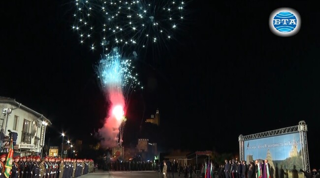 Гълъб Донев поздрави военнослужещите, участващи в тържествената заря-проверка по случай 114 години от обявяването на Независимостта на България