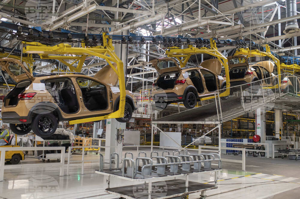 Румънският Съвет за конкуренцията наложи глоби в размер на милиони евро на компаниите "Дачия" и "Рено" заради споразумение за работната ръка