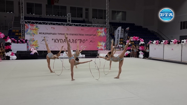 Повече от 400 гимнастички участват в турнир по художествена гимнастика в Шумен, две съчетания представи и националният ансамбъл