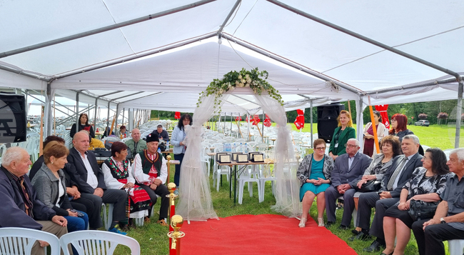 За Международния ден на семейството Община Търговище кани двойки с 50-годишен брак да са част от инициативата „Златни младоженци“