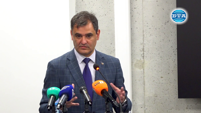 В период сме на драматични структурни промени в областта на отбраната и отбранителната индустрия