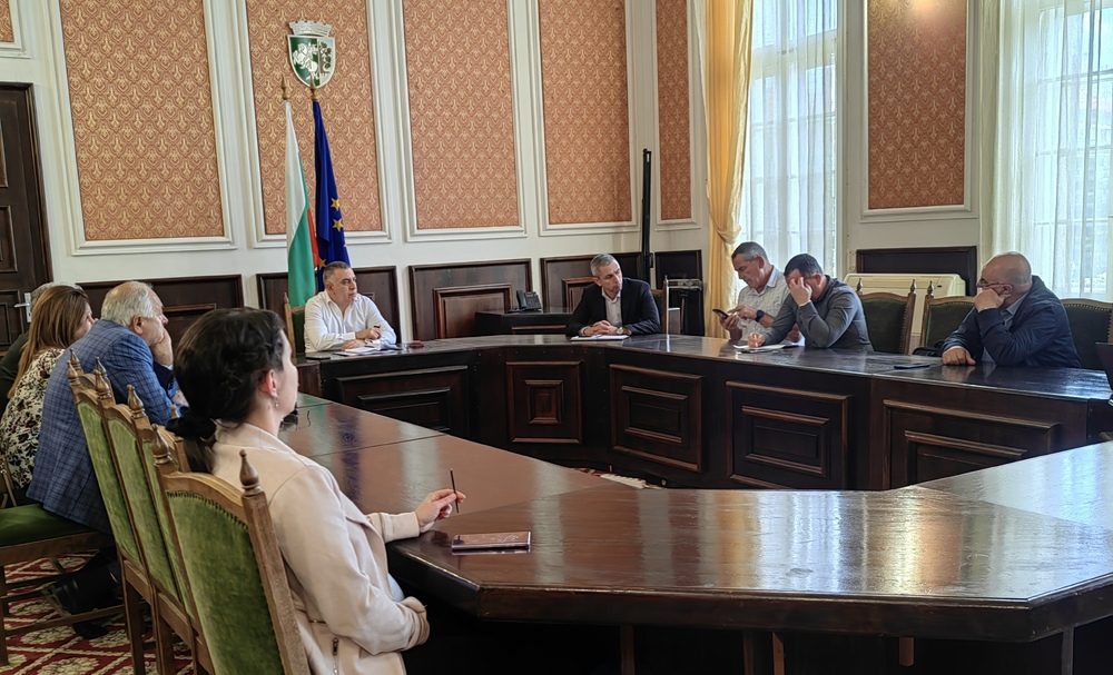 Община Сливен временно отлага инвестиционните си намерения за изграждане на фотоволтаици