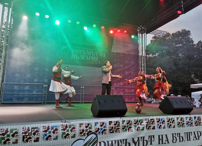 Ловеч отпразнува Деня на Независимостта  с  концерт и народно веселие